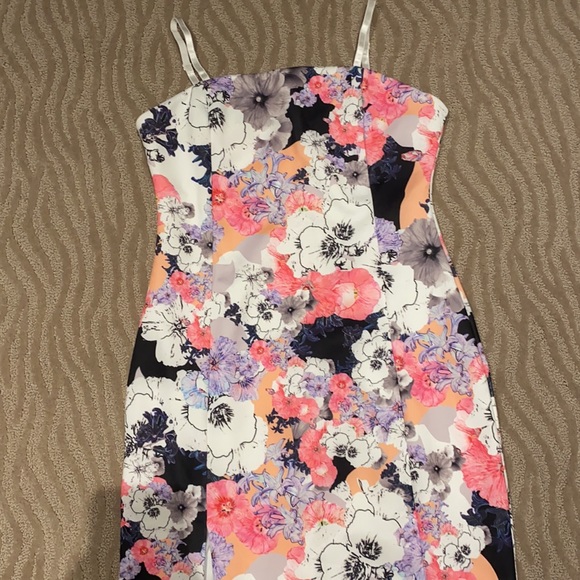 STATE OF BEING DRESS | NEW WITH TAGS | FLORAL - Picture 2 of 4